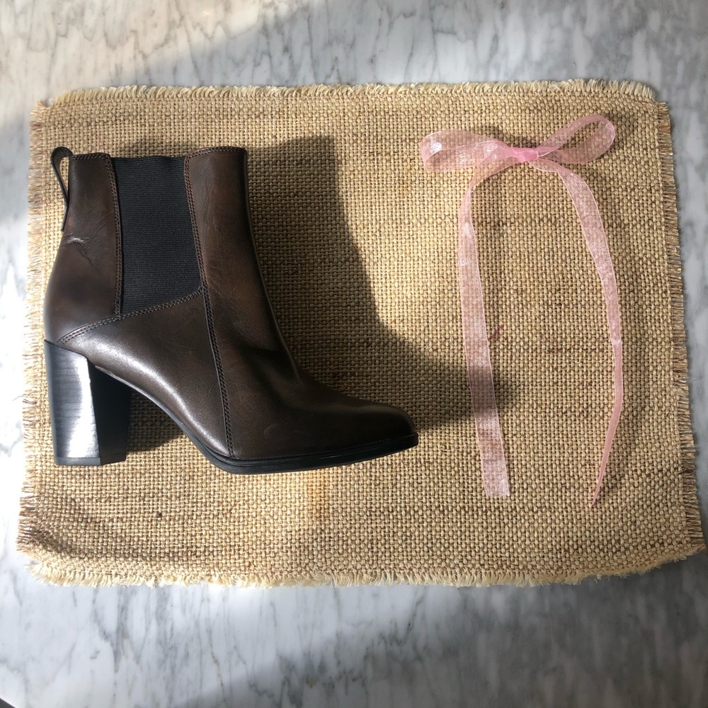 NWT!!! Clarks Khaki Leather Ankle Boots
